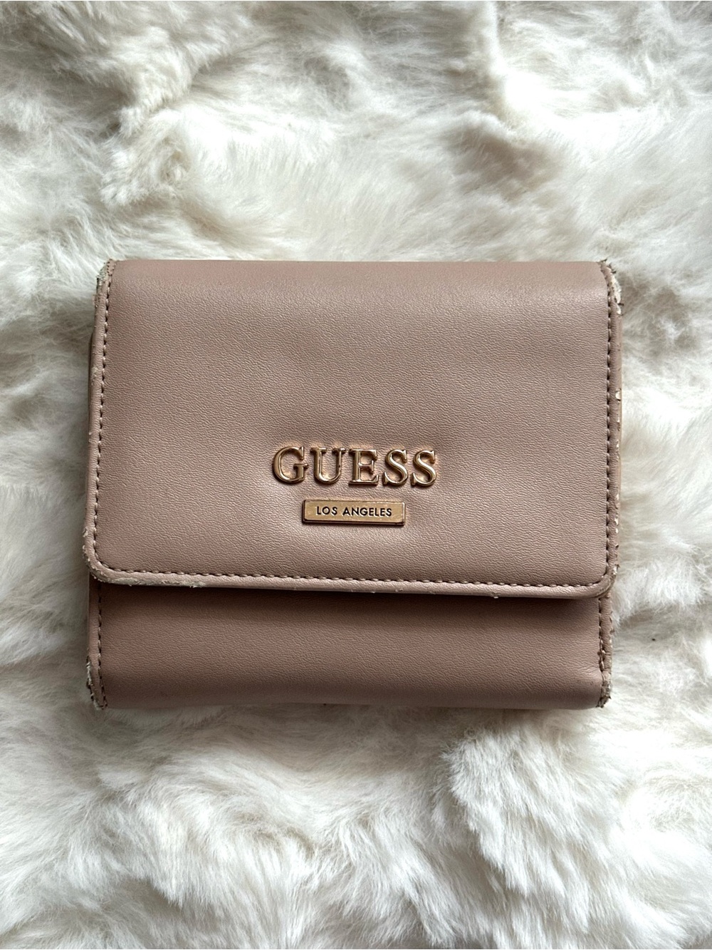 GUESS Los Angeles Blush Pink Essential Stylish Everyday Compact Wallet
